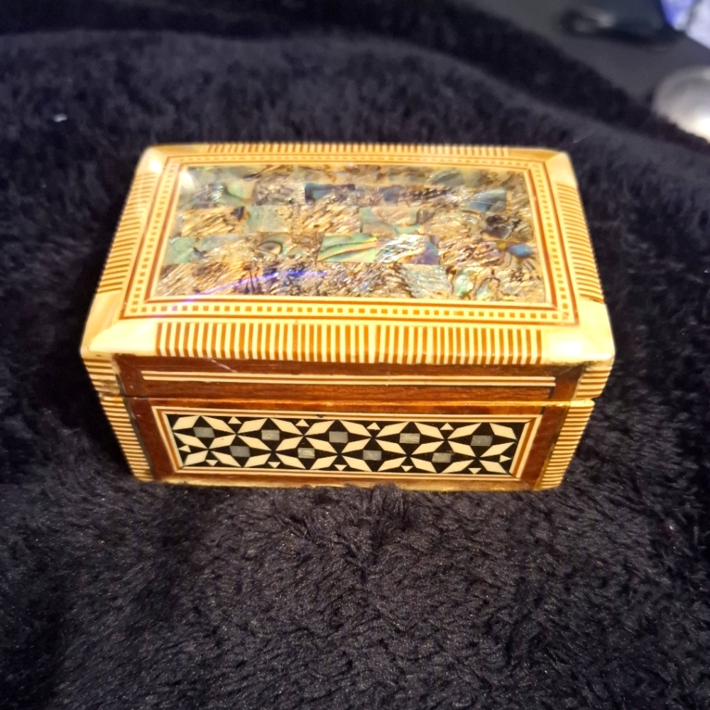🕉Vintage Mother Of Pearl Abalone Trinket Jewelry Box Mosaic Wood Inlay Egypt